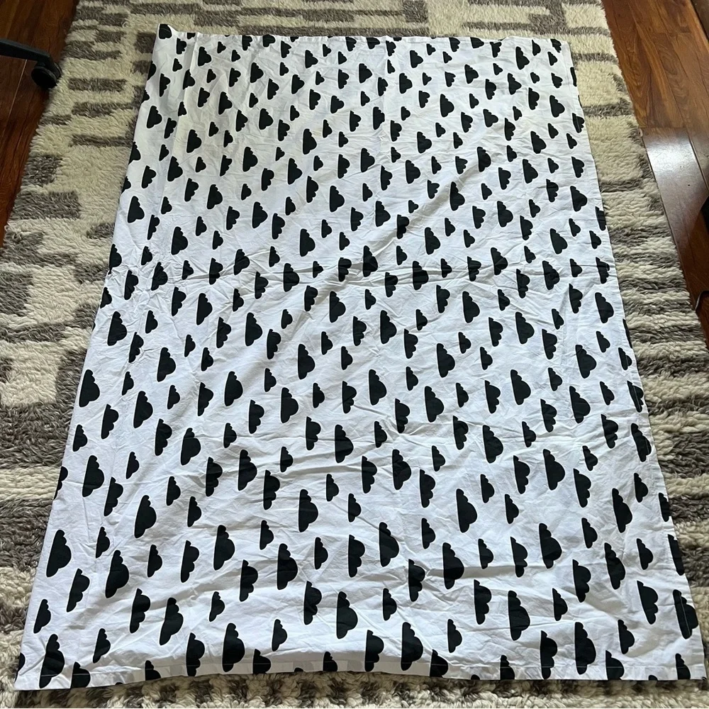 Crate&Kids White Black Clouds Twin XL Flat‎ Sheet Bedroom